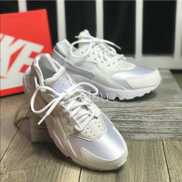 NWT Nike Air Huarache Run White WMNS - Picture 3 of 7